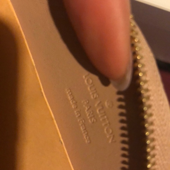 Louis Vuitton coin pouch - Picture 6 of 6